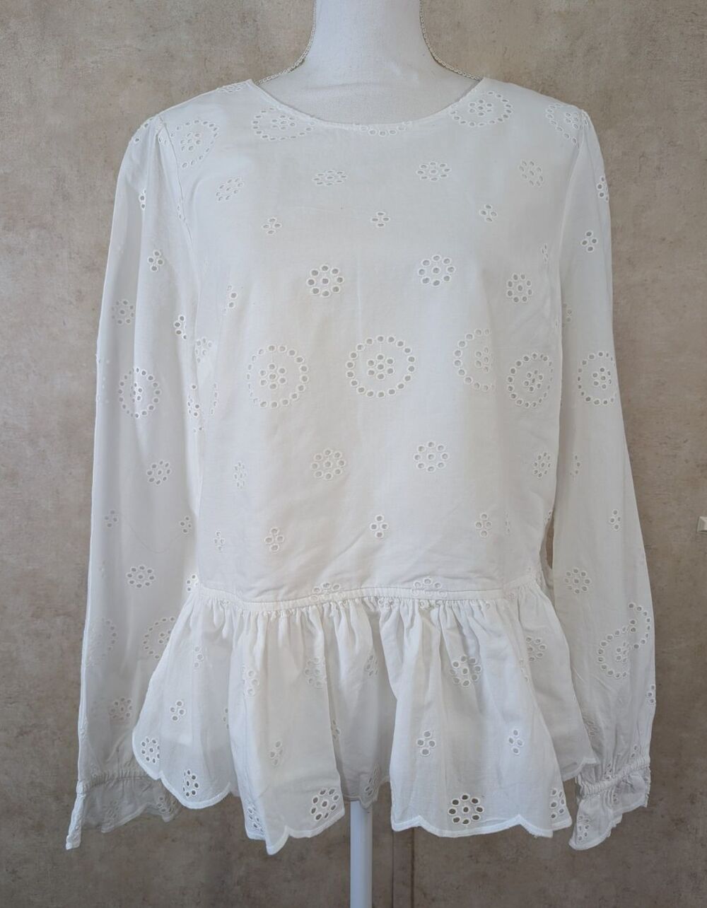 Crown & Ivy Blouse Women's PL White Eyelet Ruffle Long Sleeve Pull On Top - Picture 2 of 9